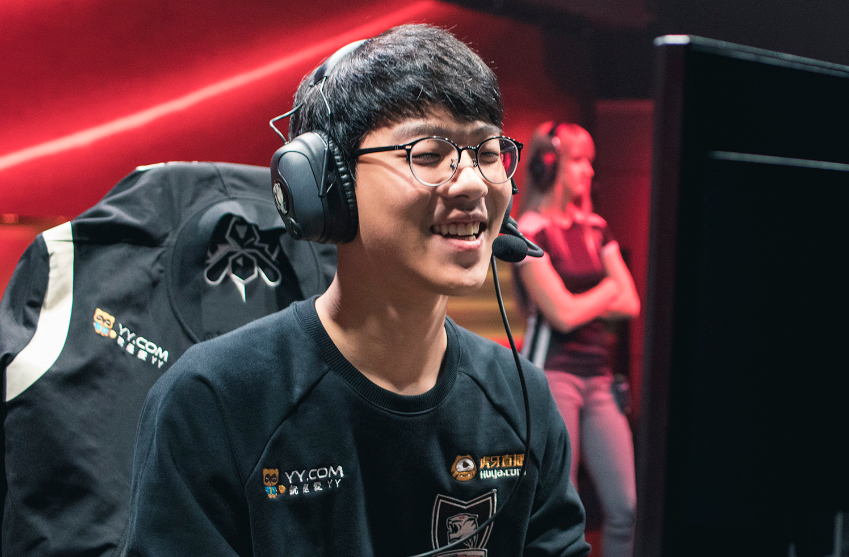 疑似复出?韩服最强王者段位接近千分,曾经的天雷会去哪个队伍?