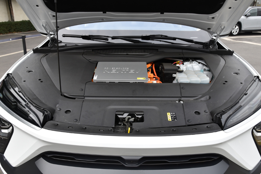 新势力与老江湖PK：蔚来ES6对比全新雷克萨斯RZ