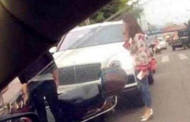 男子撞上400万宾利，瞬间浑身无力，看见车主的鞋却松了口气！休闲区蓝鸢梦想 - Www.slyday.coM