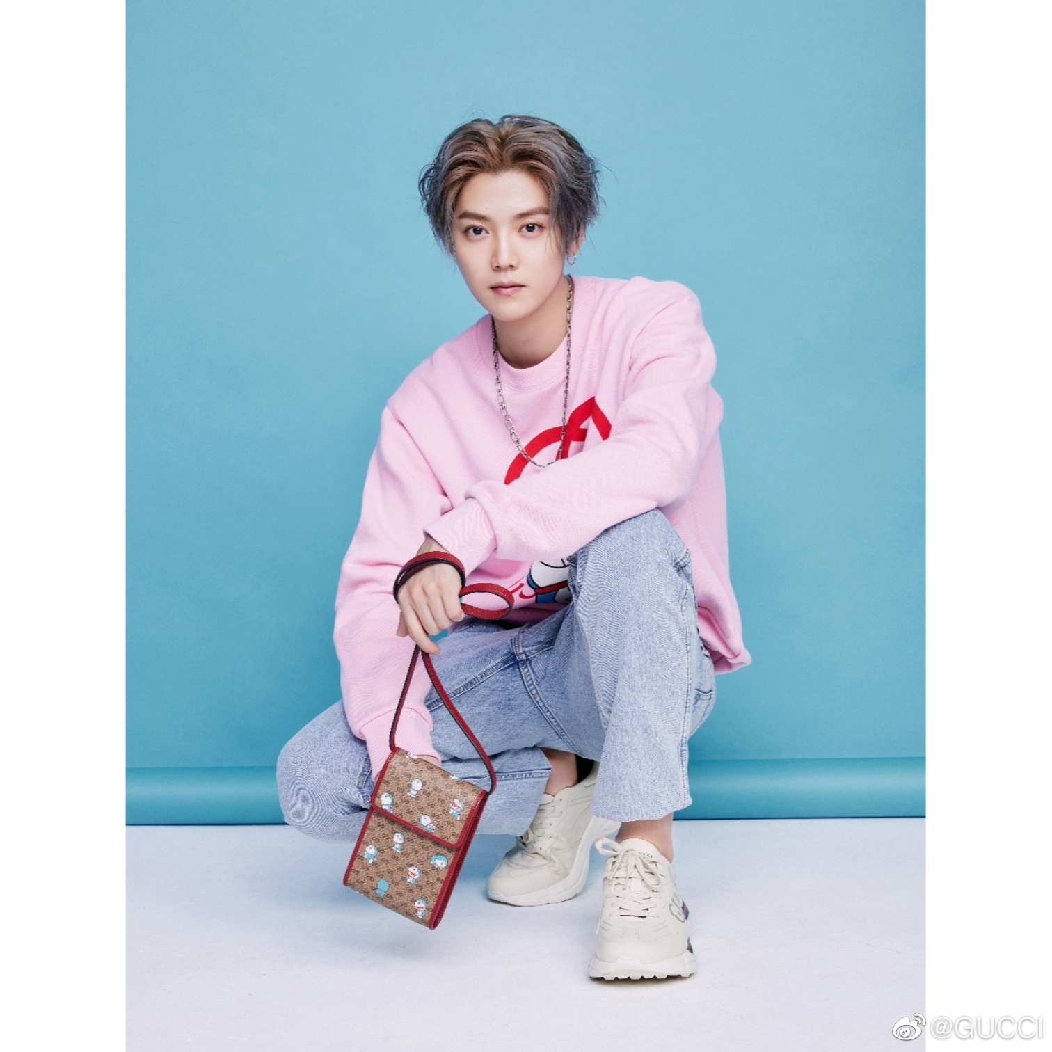 鹿晗最新写真大片 身穿粉色卫衣的哆啦a梦小鹿 粉嫩又清爽……_高清