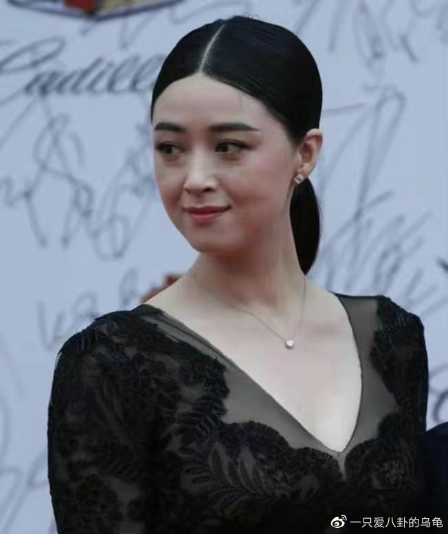 “完美”暴露身体缺陷,明星雷人红毯造型,看得我忍不住笑出了声休闲区蓝鸢梦想 - Www.slyday.coM “完美”暴露身体缺陷,明星雷人红毯造型,看得我忍不住笑出了声休闲区蓝鸢梦想 - Www.slyday.coM