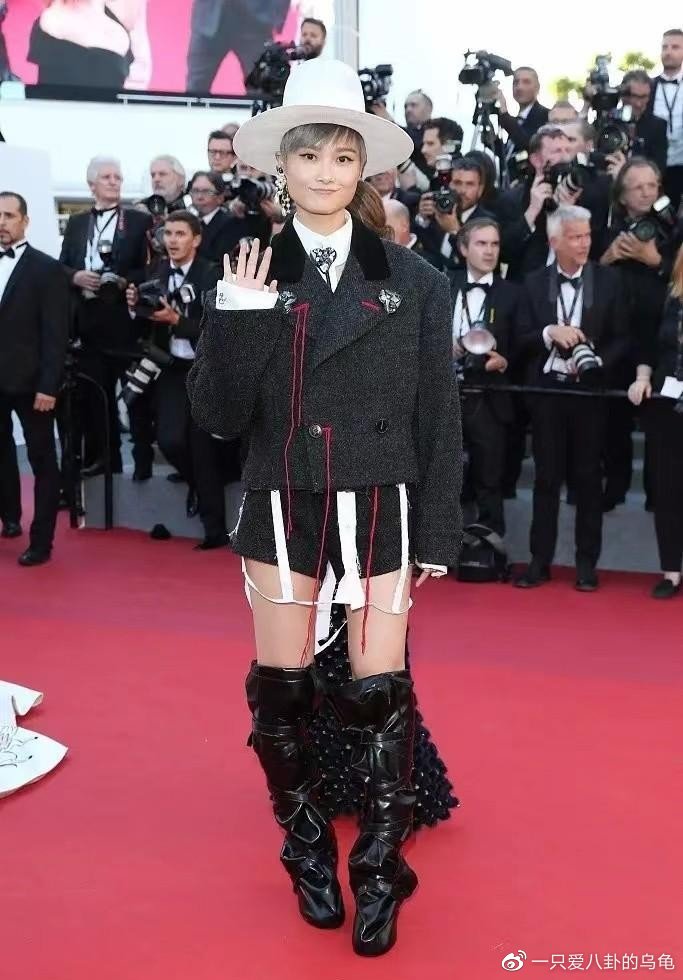 “完美”暴露身体缺陷,明星雷人红毯造型,看得我忍不住笑出了声休闲区蓝鸢梦想 - Www.slyday.coM “完美”暴露身体缺陷,明星雷人红毯造型,看得我忍不住笑出了声休闲区蓝鸢梦想 - Www.slyday.coM