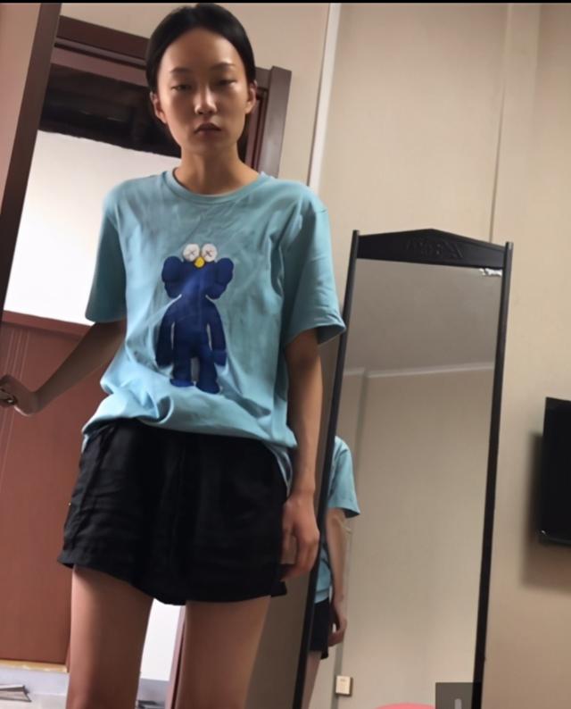 坐拥千万粉丝的网红贝勒爷,真实身份让人不敢相信,头秃还算什么