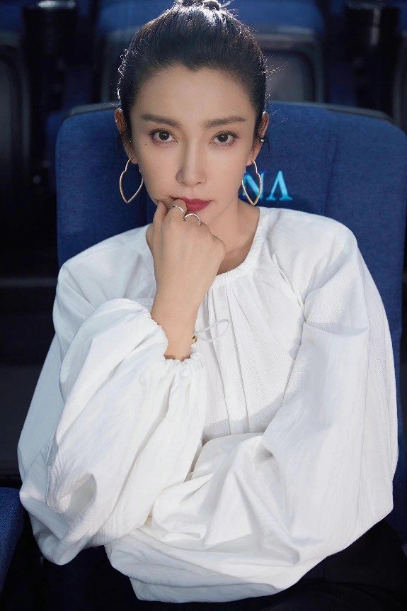 李冰冰《平凡英雄》饰演乘务长用眼神传达情绪休闲区蓝鸢梦想 - Www.slyday.coM