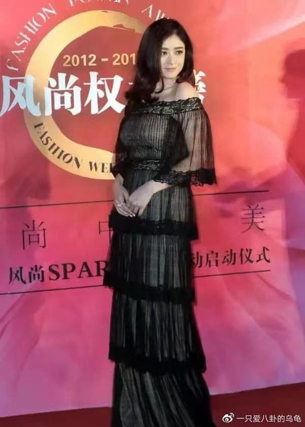 “完美”暴露身体缺陷,明星雷人红毯造型,看得我忍不住笑出了声休闲区蓝鸢梦想 - Www.slyday.coM “完美”暴露身体缺陷,明星雷人红毯造型,看得我忍不住笑出了声休闲区蓝鸢梦想 - Www.slyday.coM