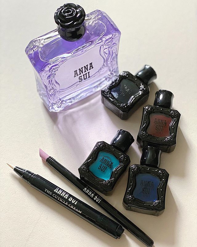 Anna Sui 圣诞限定指甲油新色发布新的指甲油系列以 给我颜色