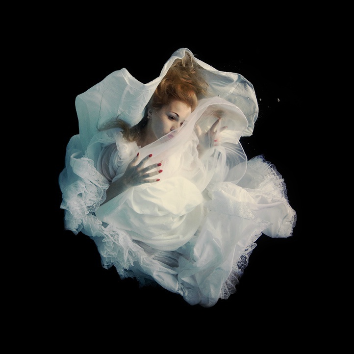 沉入水底的美 摄影人:elena kalis