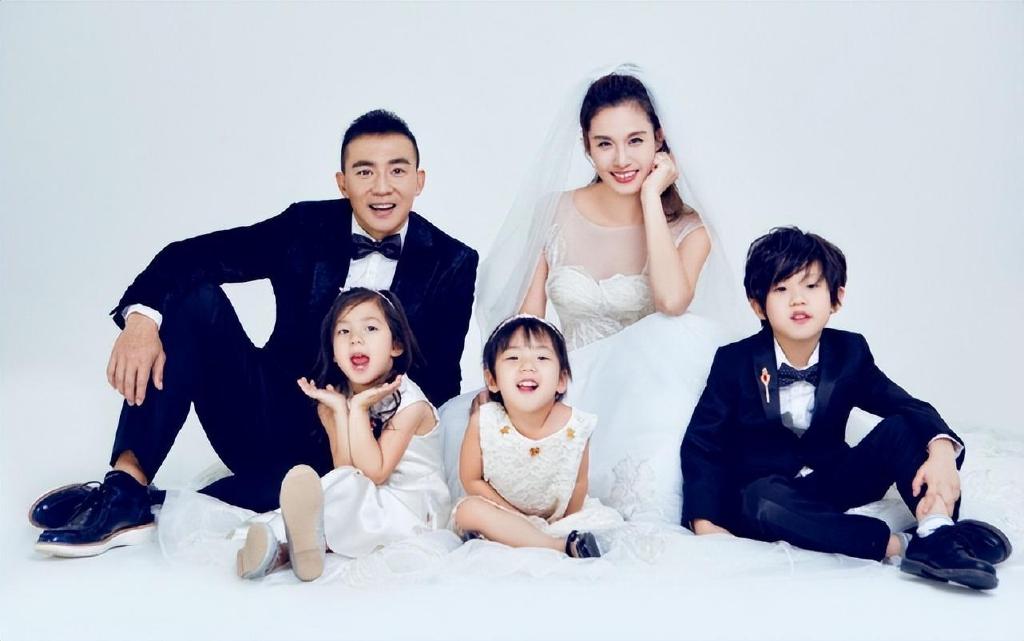 50岁刘畊宏晒全家福庆结婚15周年,与张艺兴同天生日梦幻连麦休闲区蓝鸢梦想 - Www.slyday.coM 50岁刘畊宏晒全家福庆结婚15周年,与张艺兴同天生日梦幻连麦休闲区蓝鸢梦想 - Www.slyday.coM