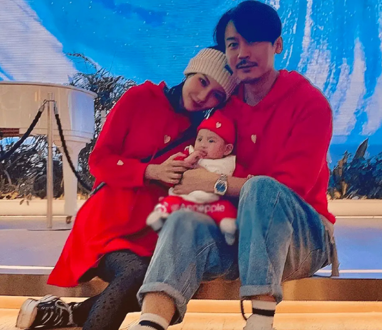 演员王东家暴妻子视频曝光,多次失联,婚内出轨,他还委屈得不行休闲区蓝鸢梦想 - Www.slyday.coM 演员王东家暴妻子视频曝光,多次失联,婚内出轨,他还委屈得不行休闲区蓝鸢梦想 - Www.slyday.coM