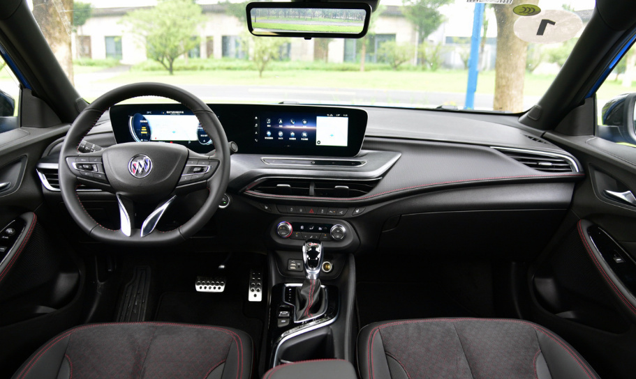 合资紧凑型车对决，标致408和别克威朗Pro谁更超值？