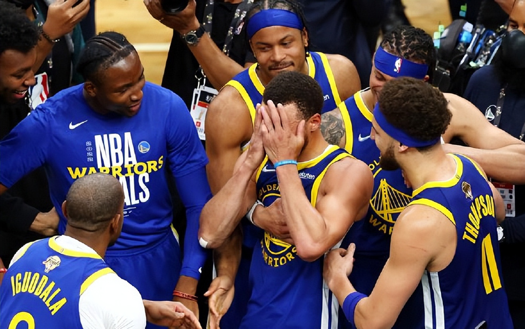 勇士强势6人组出炉!库里领衔,科尔:我们拥有联盟最稳的阵容休闲区蓝鸢梦想 - Www.slyday.coM 勇士强势6人组出炉!库里领衔,科尔:我们拥有联盟最稳的阵容休闲区蓝鸢梦想 - Www.slyday.coM