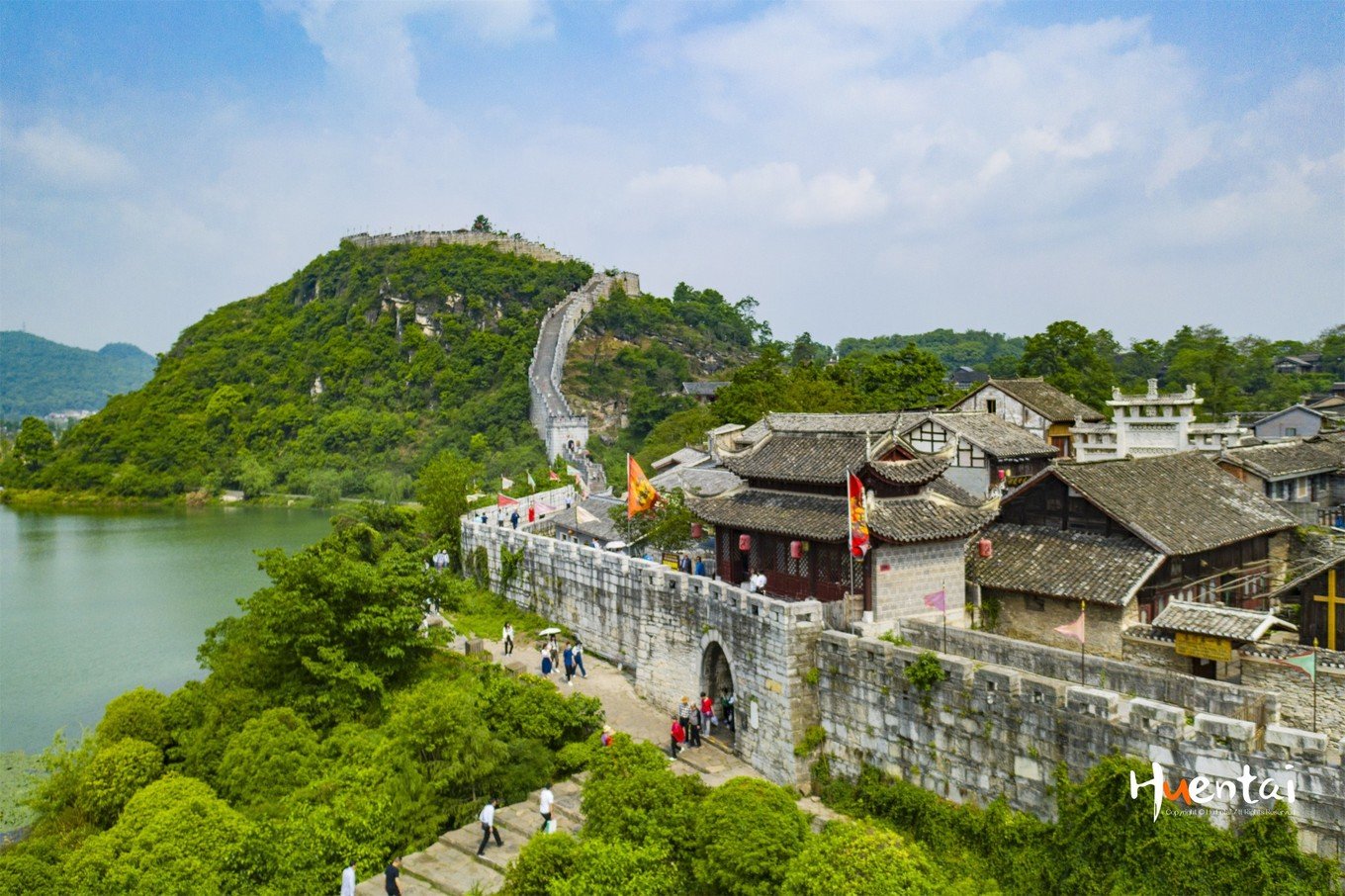 1378年)的青岩古镇位于 贵阳 市南郊,这里走出过清末状元赵以炯( 贵州