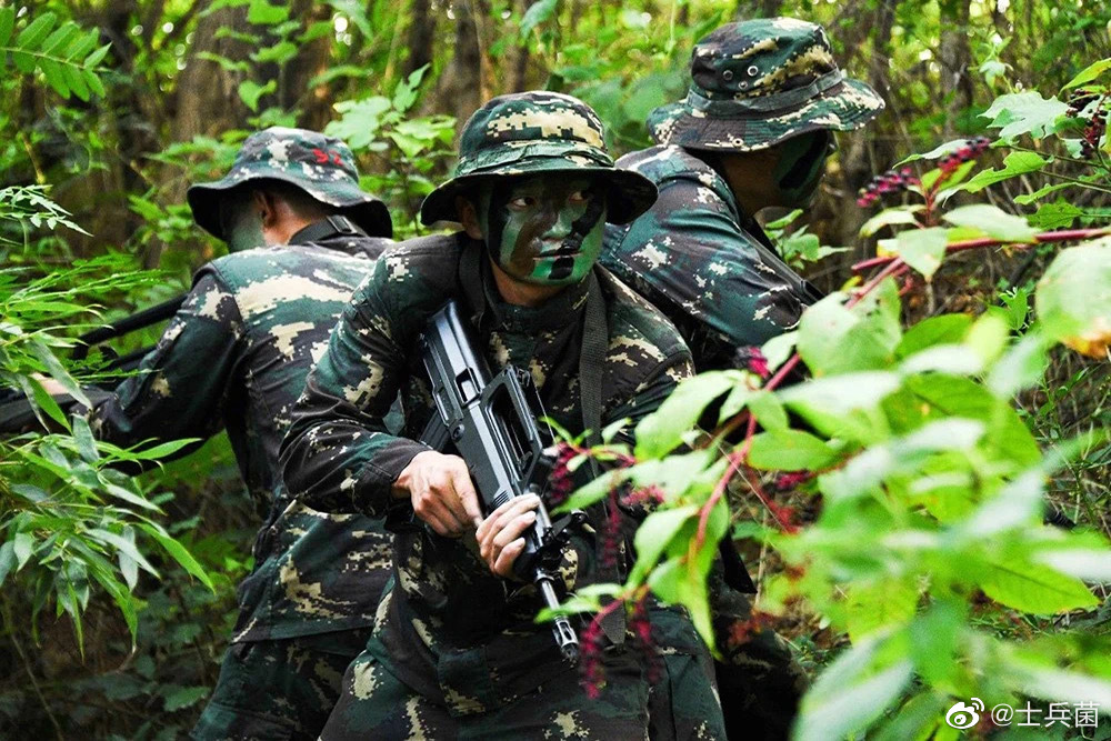 训练中的特种侦查兵