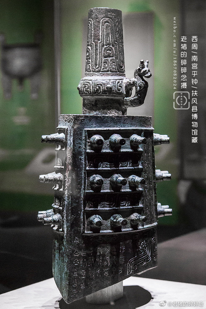 钟是我国古代常见的乐器,用青铜制成