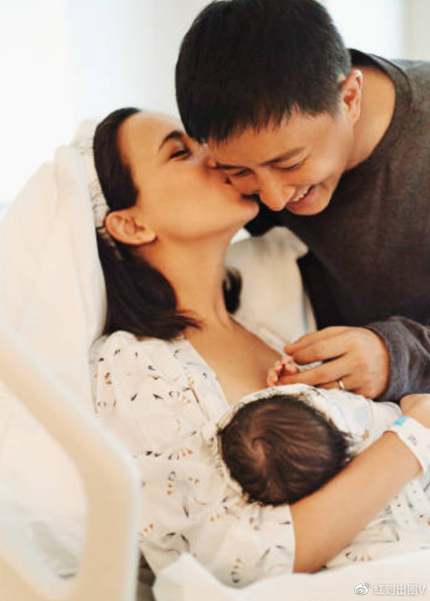 恭喜！韩庚卢靖姗官宣产女，首次曝光全家福，混血宝宝被赞发量多休闲区蓝鸢梦想 - Www.slyday.coM