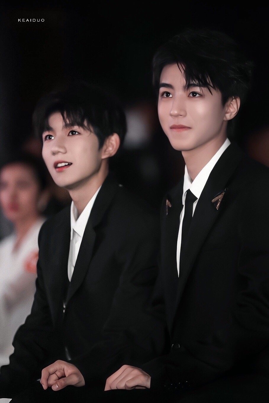 凯源cp发糖了这个细节太戳人王俊凯王源最新精修帅照来袭