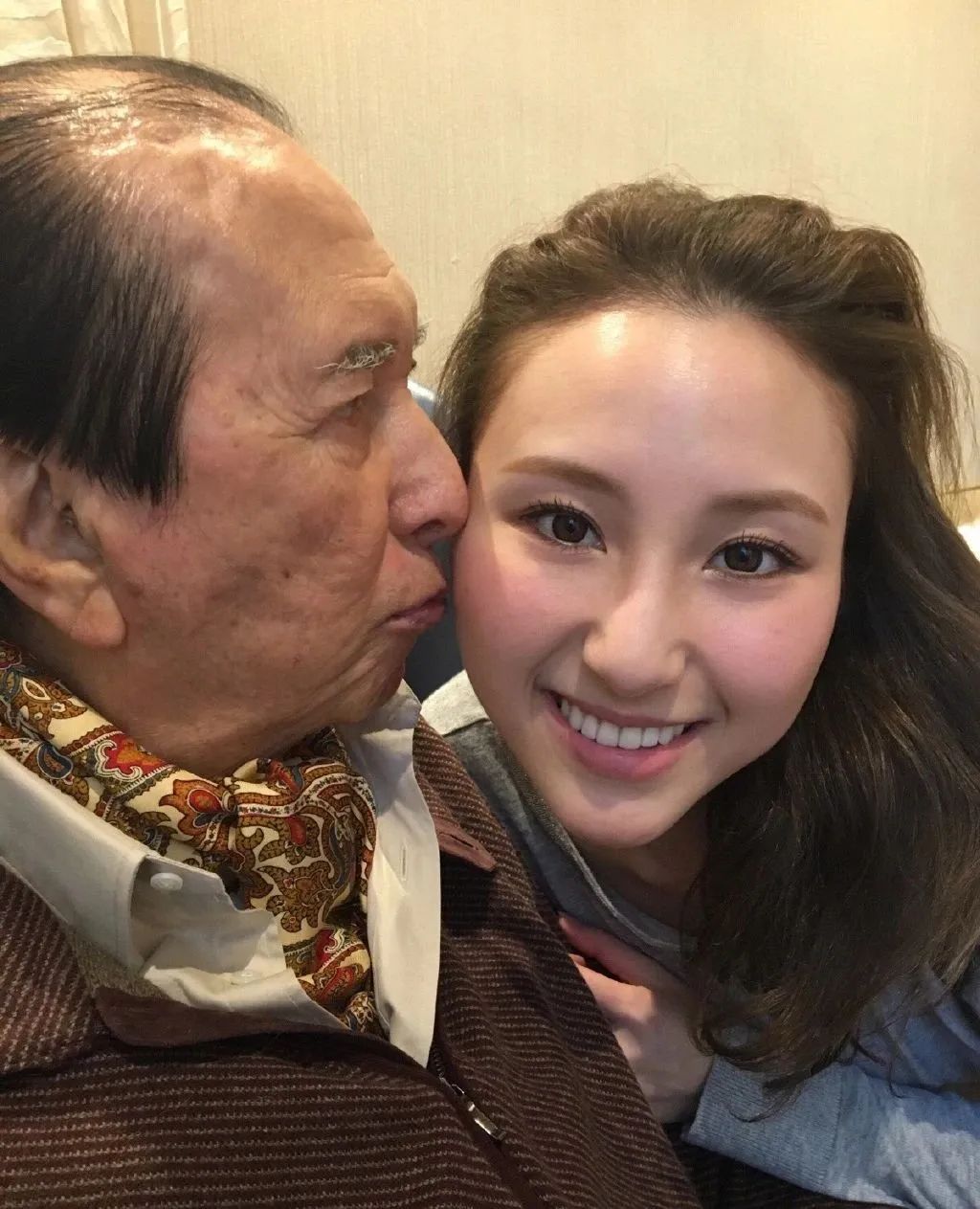 何超云|赌王|何超仪_新浪新闻