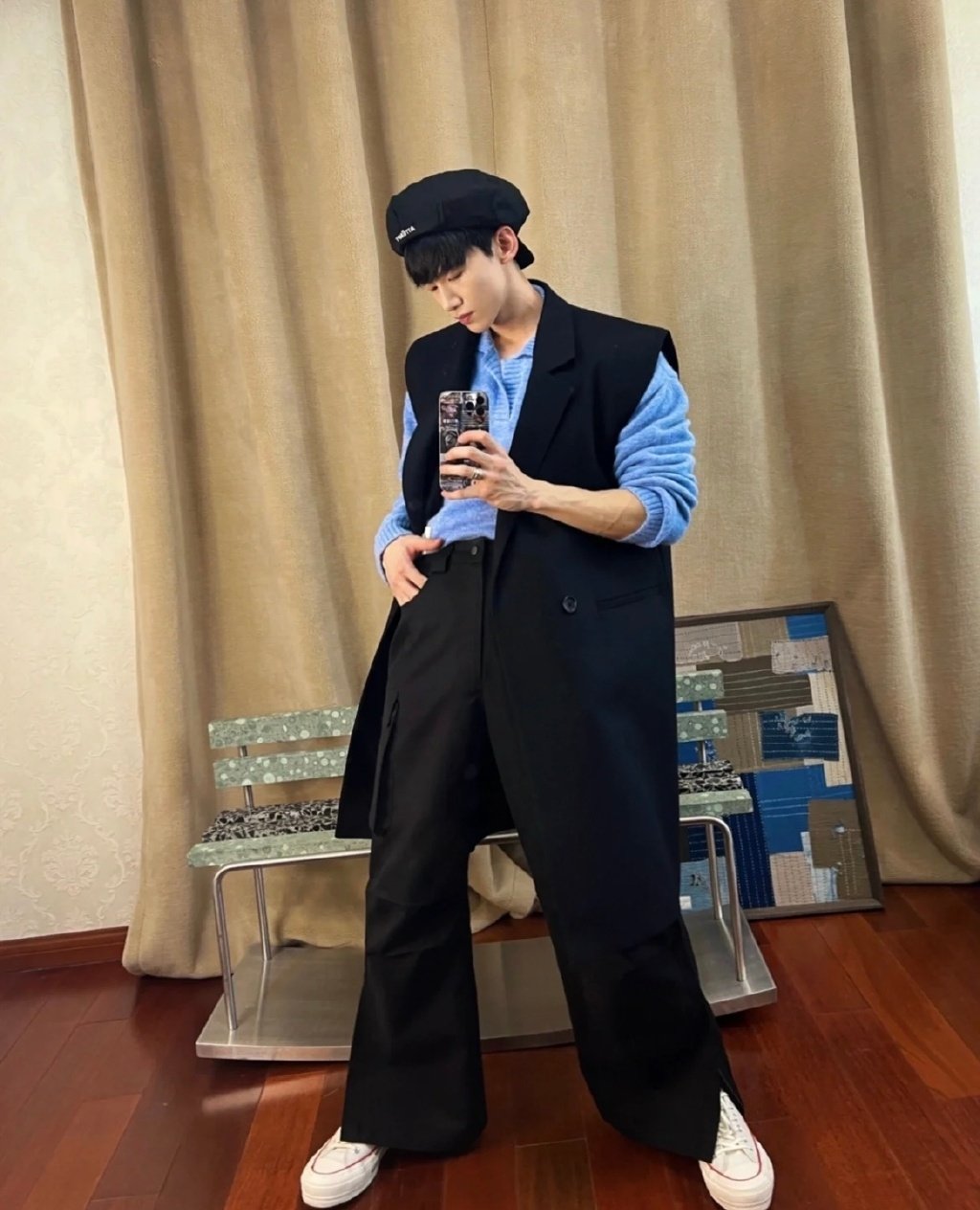 白敬亭 对镜自拍合集__财经头条