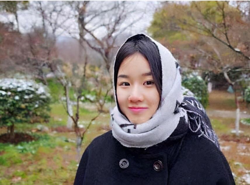 孟非女儿去年留学归来,近照温婉可人,网友:"女婿"郭麒麟有福