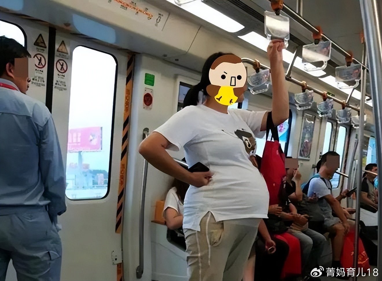 为啥孕妇地铁无人让座：穷不该生不该挤还是摔倒不敢“扶”？