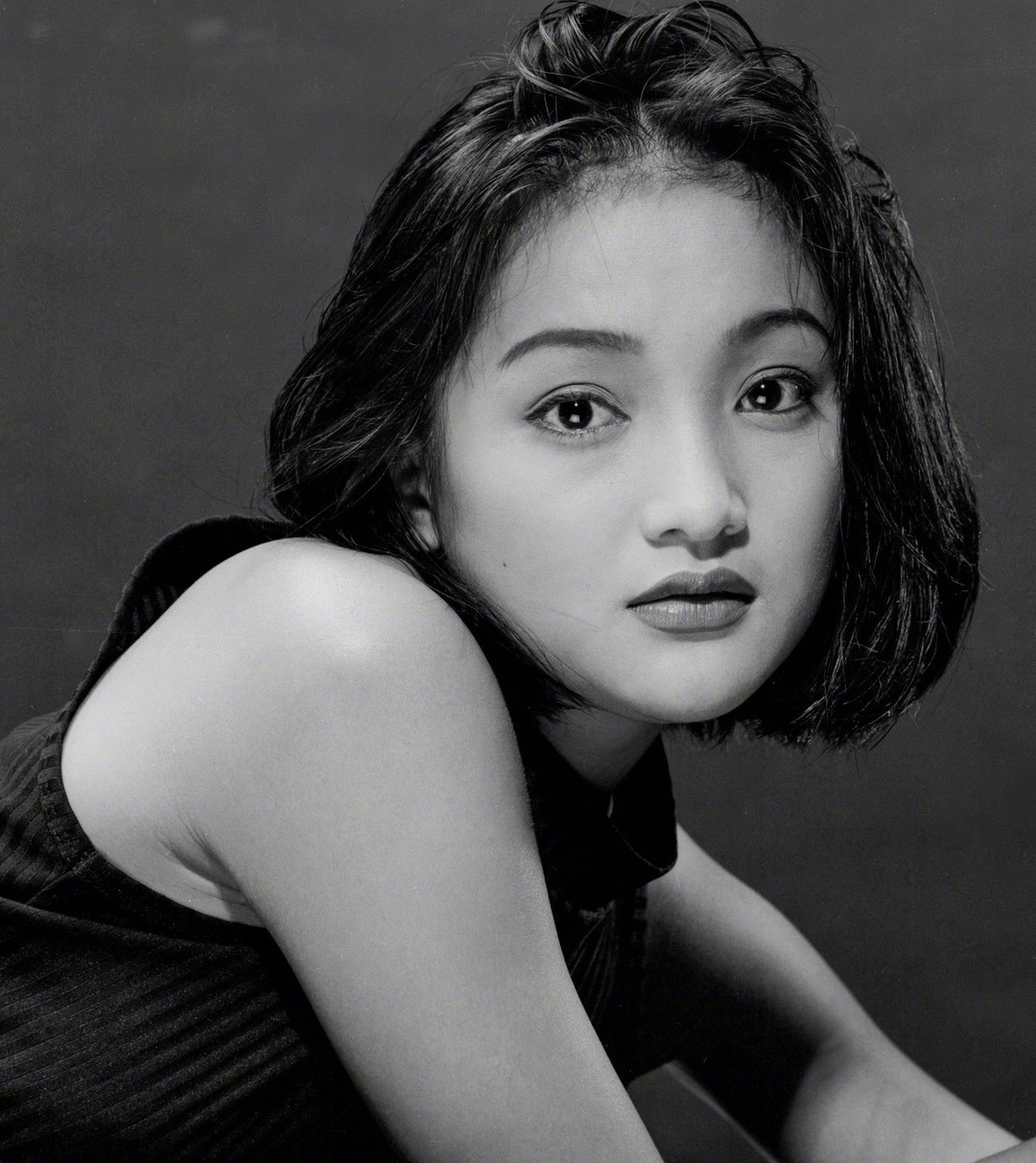 摄影师分享周迅19岁旧照,眼睛更有灵气了!