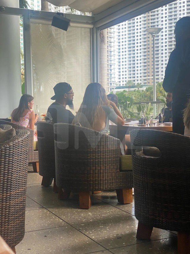 乔丹31岁次子约会皮蓬46岁前妻，引发热议，NBA俩球星会气冒烟？休闲区蓝鸢梦想 - Www.slyday.coM