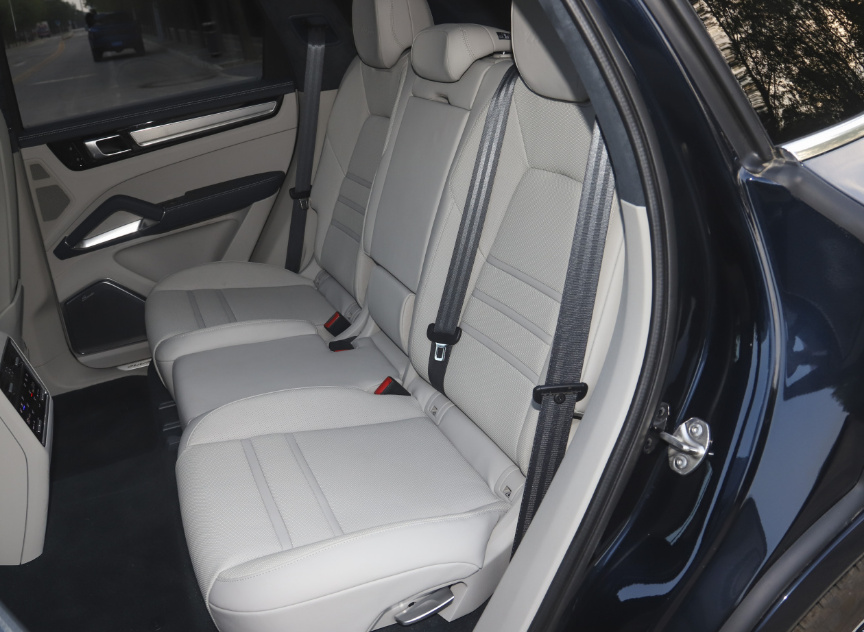 新时代型男！售价小幅度上涨，2023款保时捷卡宴购买攻略