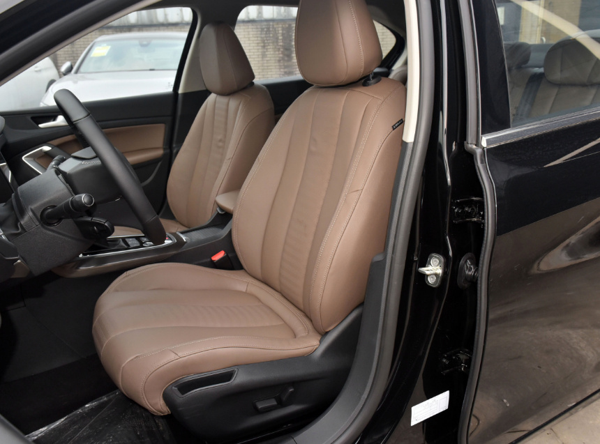 合资紧凑型车对决，标致408和别克威朗Pro谁更超值？