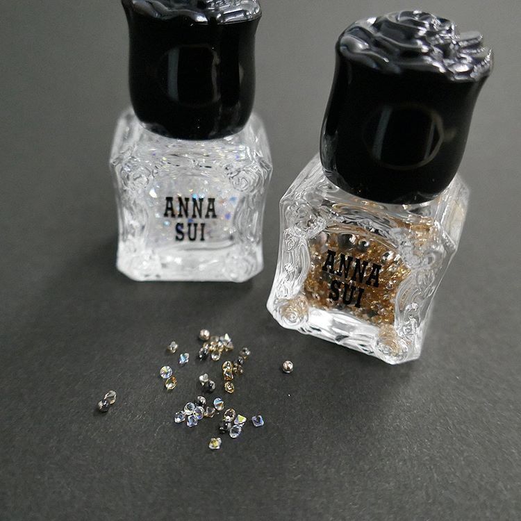 Anna Sui 圣诞限定指甲油新色发布新的指甲油系列以 给我颜色