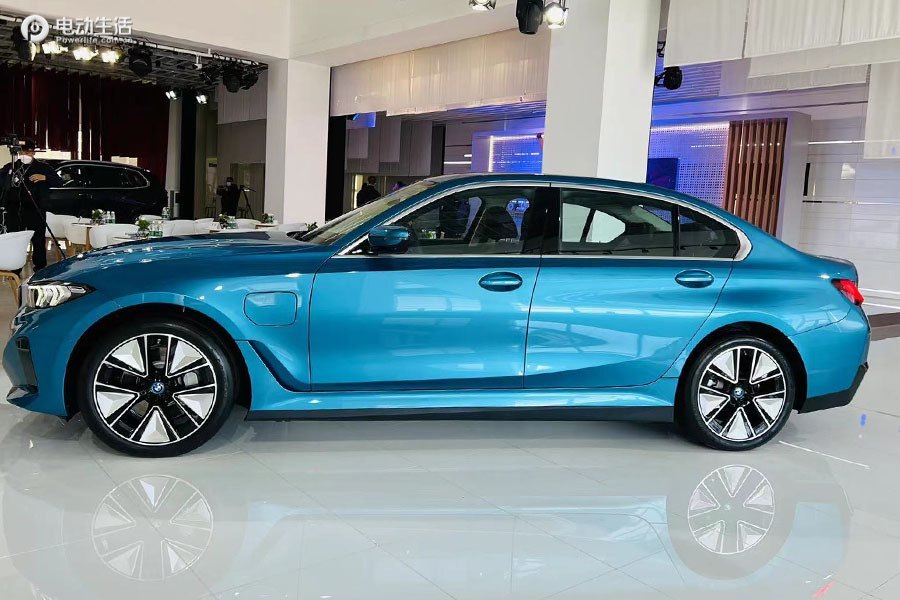 全新宝马i3实拍解析 纯电 3系 走量增配两手抓 新浪汽车