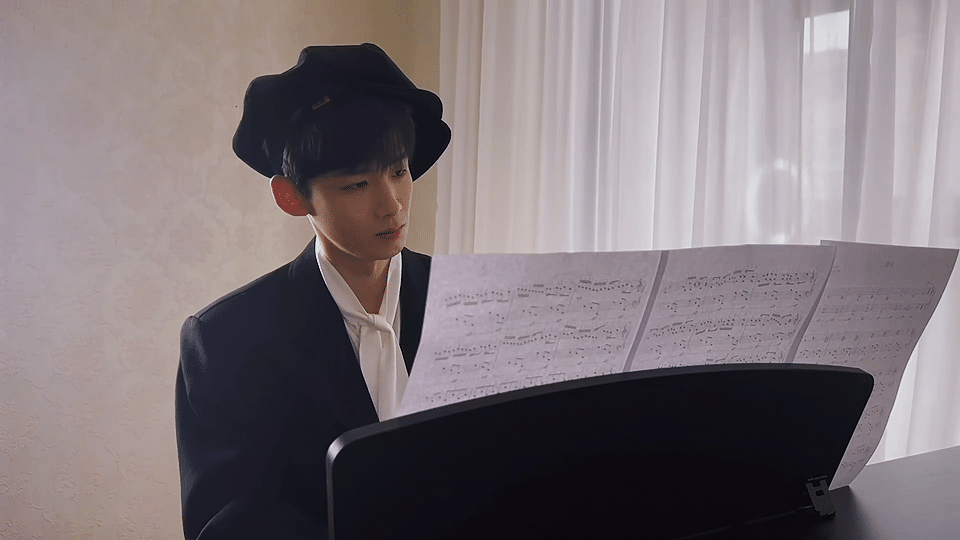 怀柔区钢琴王子白敬亭搞笑版vs正经版