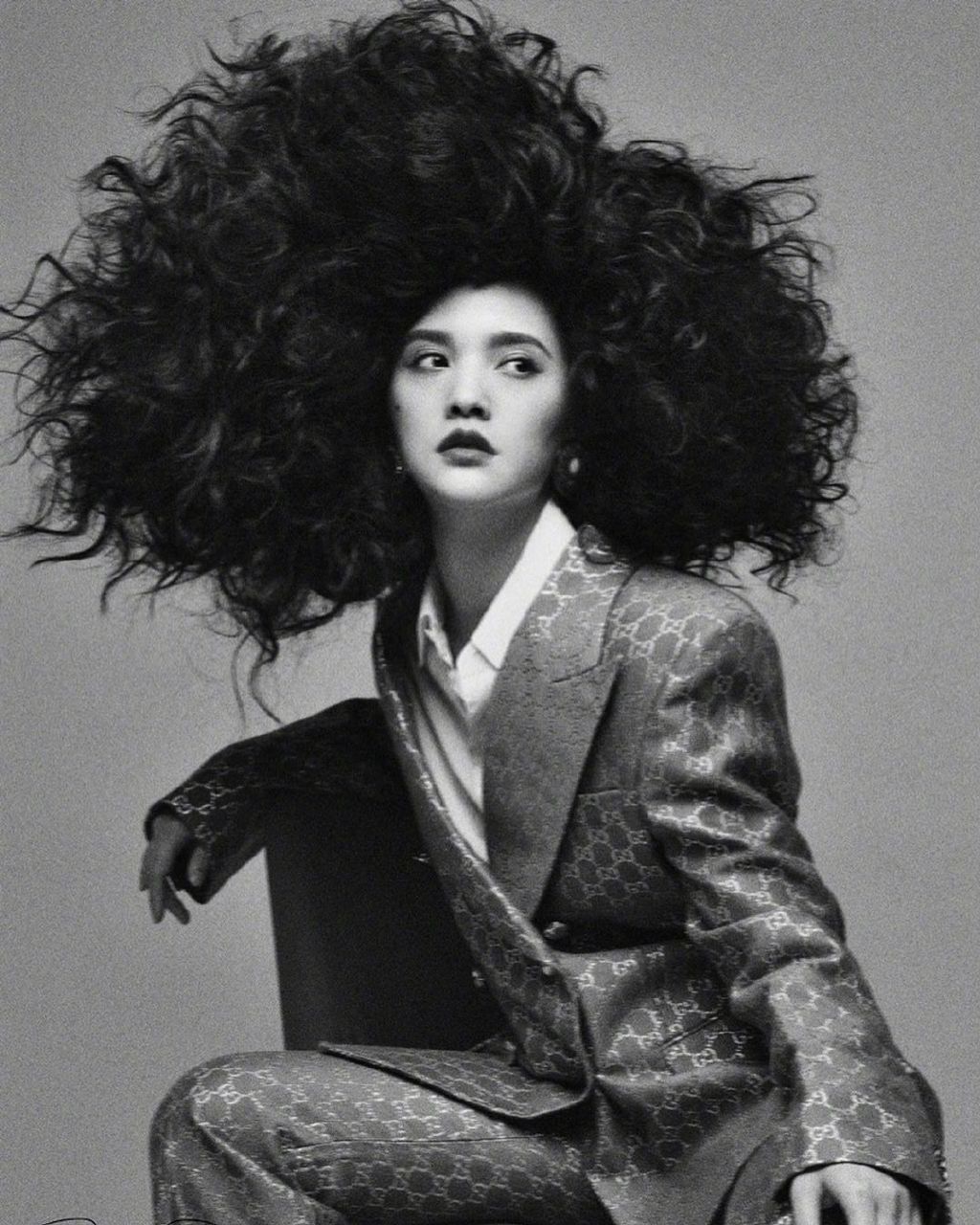 杨丞琳爆炸头复古写真大片女英雄