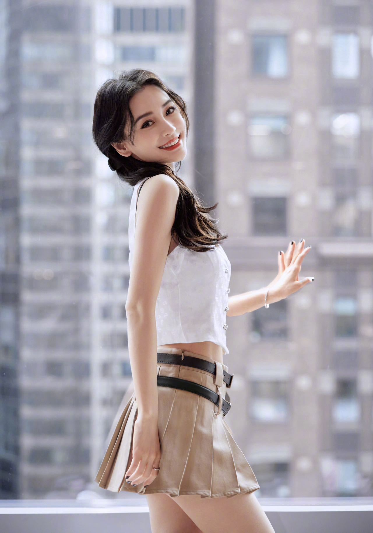 杨颖@angelababy 这套美式甜心girl造型好美!露齿笑好甜!