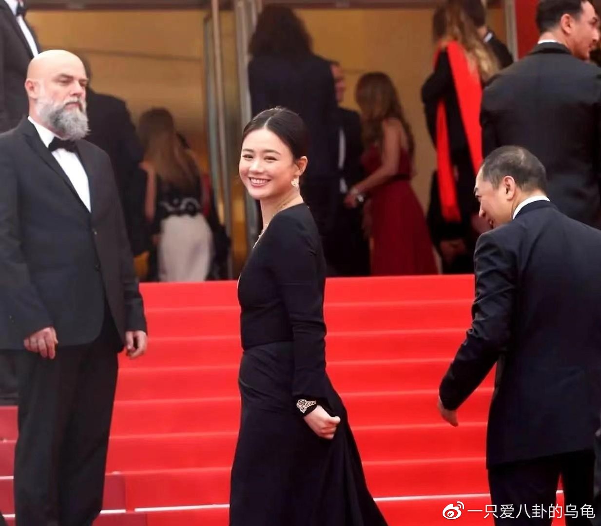 “完美”暴露身体缺陷,明星雷人红毯造型,看得我忍不住笑出了声休闲区蓝鸢梦想 - Www.slyday.coM “完美”暴露身体缺陷,明星雷人红毯造型,看得我忍不住笑出了声休闲区蓝鸢梦想 - Www.slyday.coM