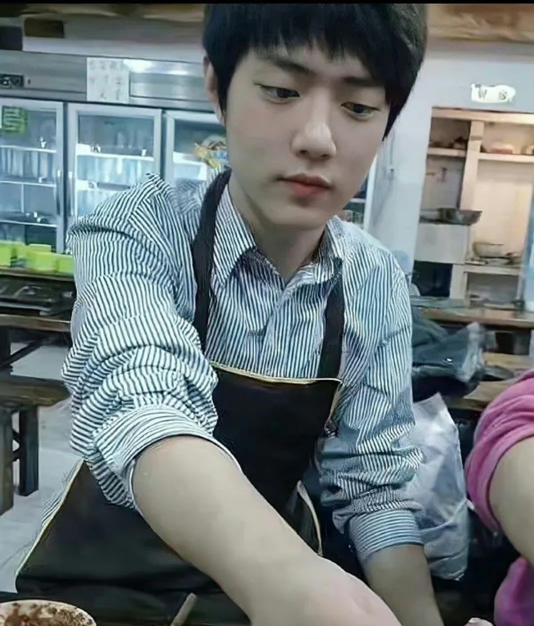 肖战素人时期的颜值算帅哥吗? 我的回答:怎么不算呢?__财经头条