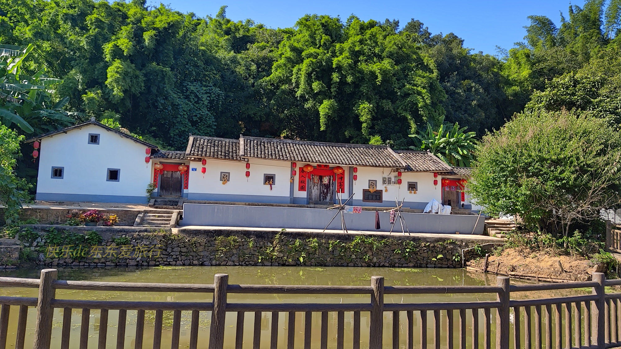 玉水村里流传着玉水朱氏二世祖年轻时拿金面盆给地理师洗脚,被东家刘