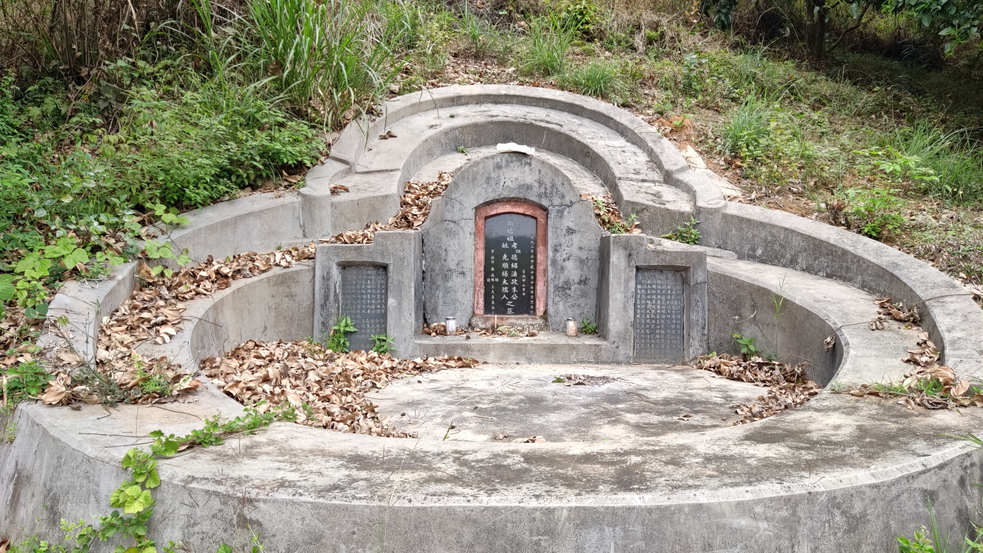 梅州小伙拿金面盆给地理师洗脚被东家暴打一顿没想到因祸得福