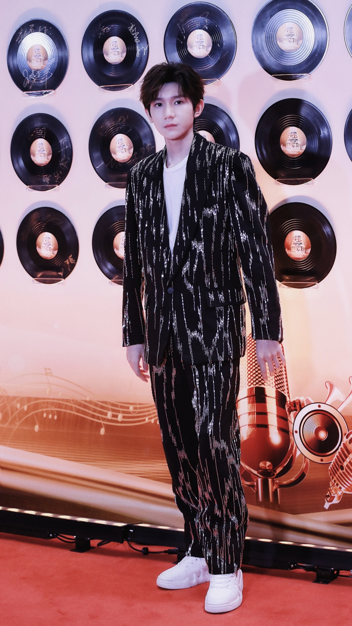 凯源cp发糖了这个细节太戳人王俊凯王源最新精修帅照来袭