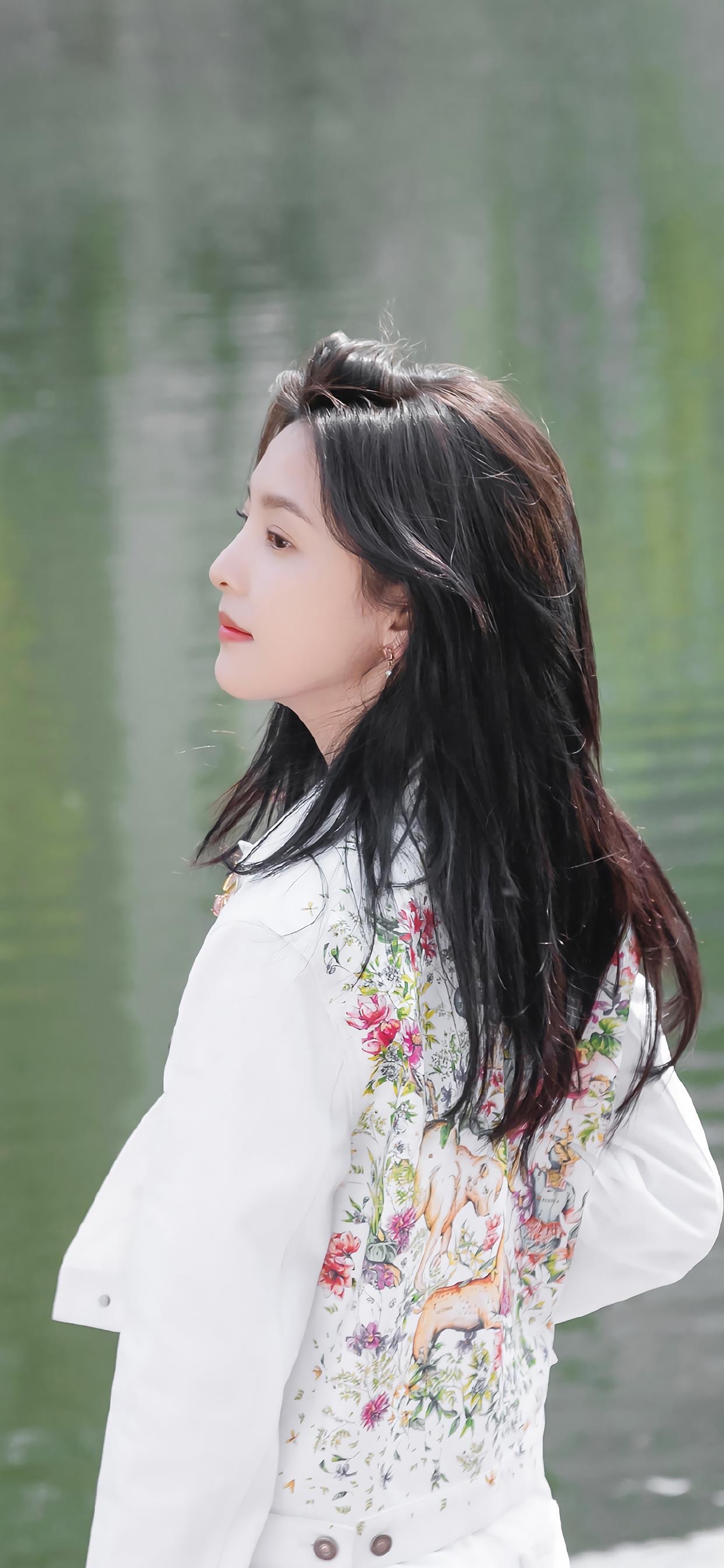 清新甜美少女章若楠手机壁纸