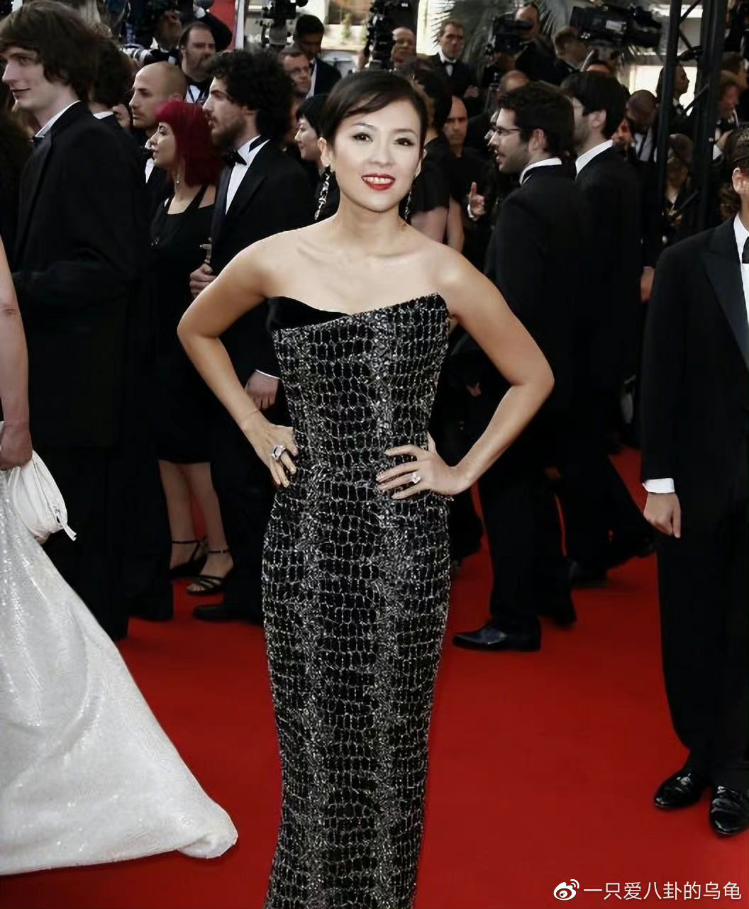 “完美”暴露身体缺陷,明星雷人红毯造型,看得我忍不住笑出了声休闲区蓝鸢梦想 - Www.slyday.coM “完美”暴露身体缺陷,明星雷人红毯造型,看得我忍不住笑出了声休闲区蓝鸢梦想 - Www.slyday.coM