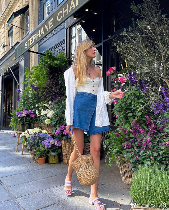 ins时尚博主的街头穿搭lookbook浪漫优雅的法式风格