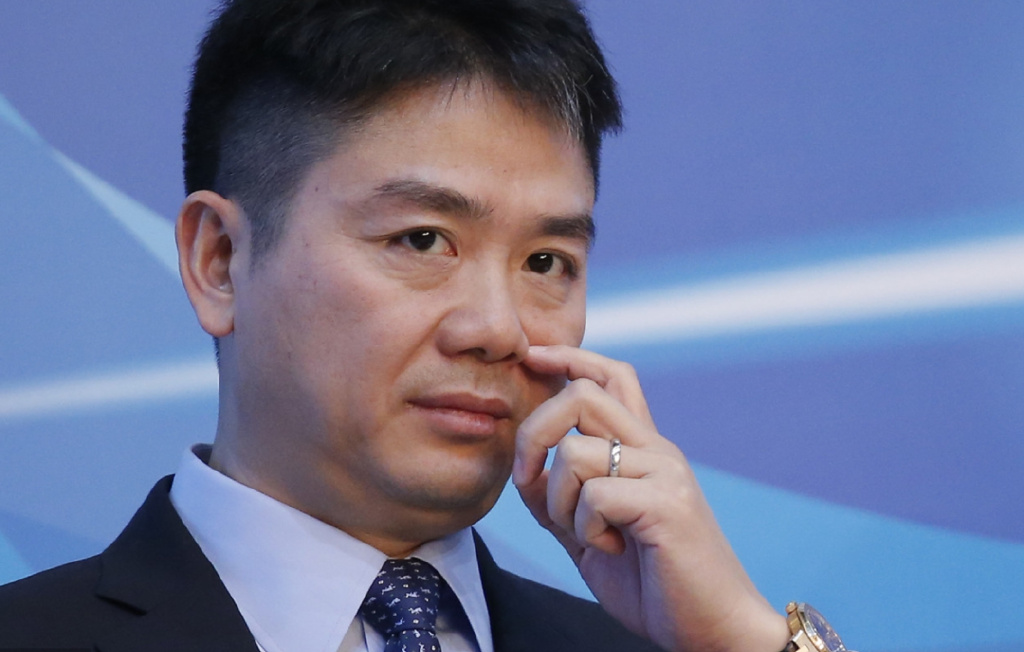 刘强东火速回国重返前线，马云却与战场渐行渐远