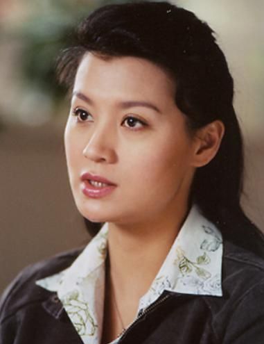 陈道明对她一见钟情,李幼斌为她净身出户,如今50岁依旧那么美