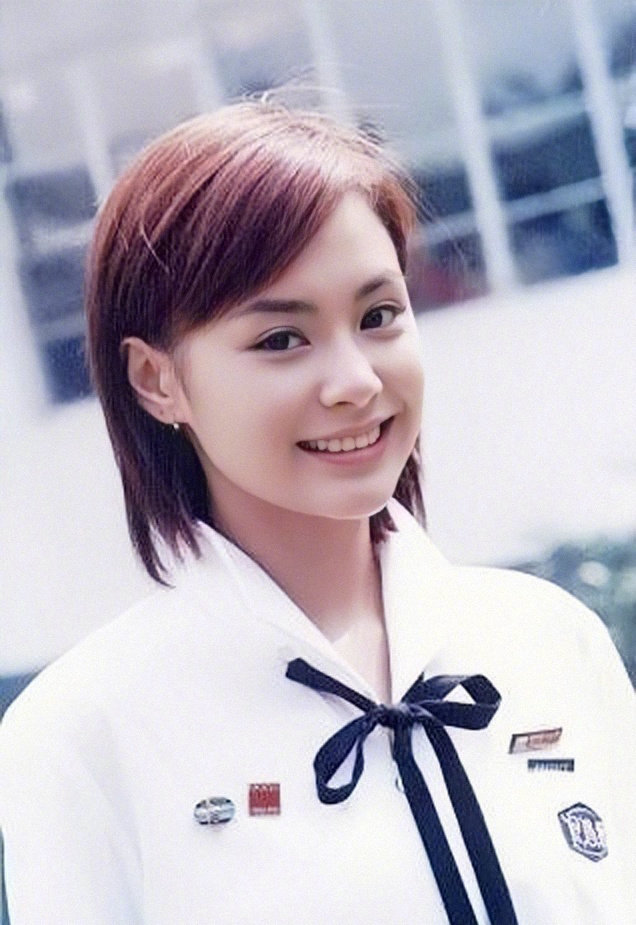 阿娇新节目官宣晒出高中校服照青涩的美好