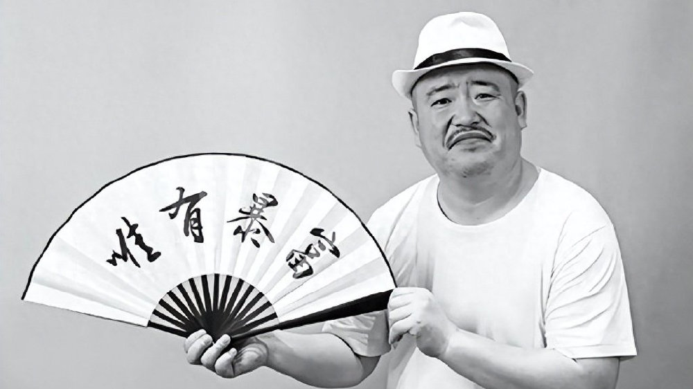《乡爱13》刘能扮演者病逝，生前熬夜喝酒发福50斤，留下两个幼子|乡爱13|赵明远|王小利_新浪新闻