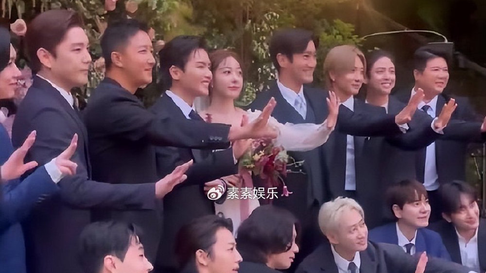 Super Junior在厉旭婚礼上合体，13人合影， 周觅和Henry也在现场|厉旭|周觅|合体_新浪新闻