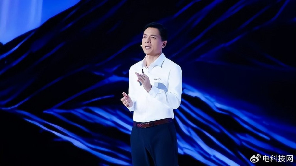 AI迎效果涌现时刻,李彦宏:AI产业结构正转变为健康的倒金字塔|文心|昆仑|数字人|李彦宏|百度_新浪新闻
