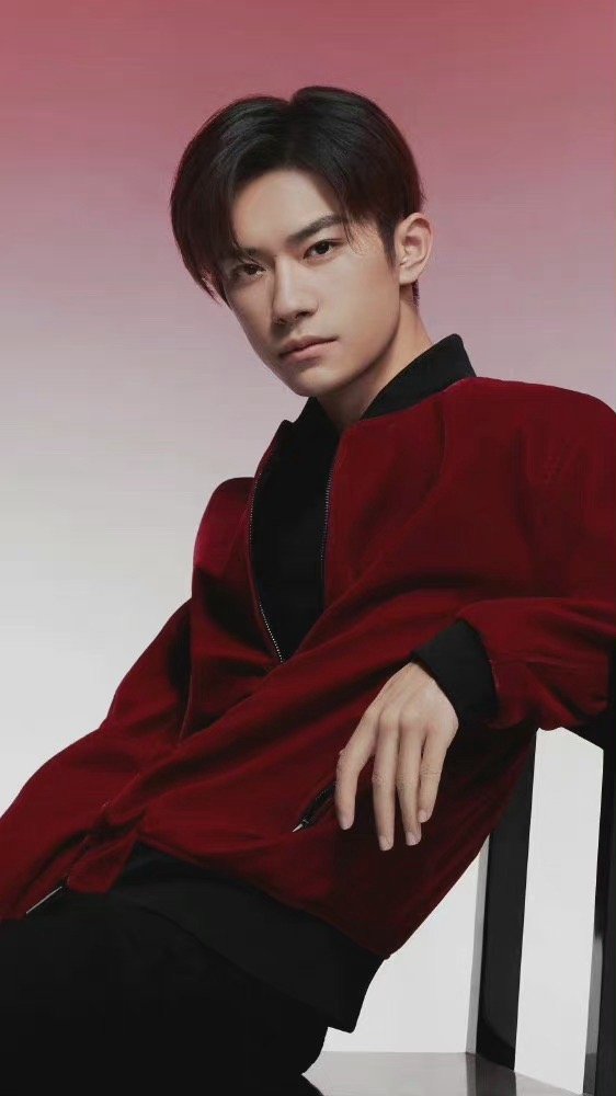 红色和千玺的适配度好高,就是一整个被