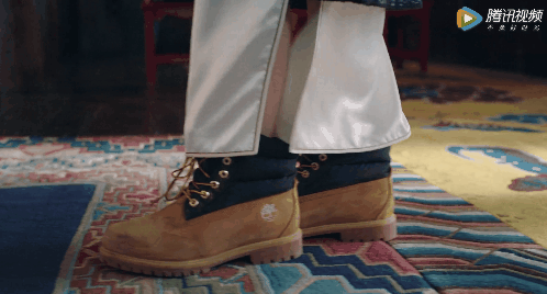 《司藤》空降开播,在洗发水广告般的镜头下,被景甜魅到了