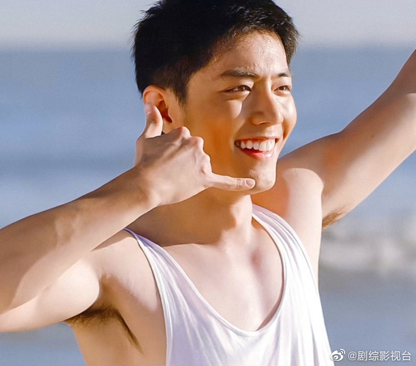 救命肖战就是传说中的穿衣显瘦脱衣有肉吧